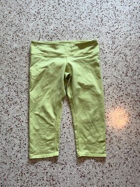 ALO Yoga Light Green Capri Leggings